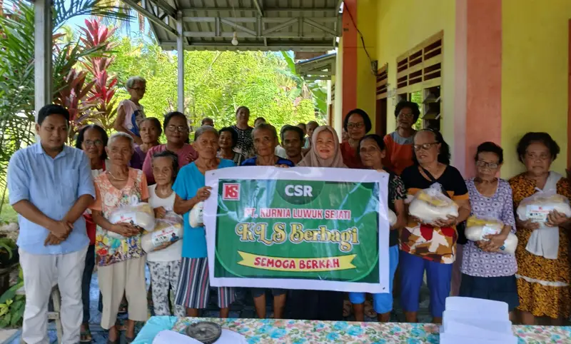 Bakti Nyata untuk Banggai, CEO PT KLS Kembali Salurkan Ratusan Paket Sembako 