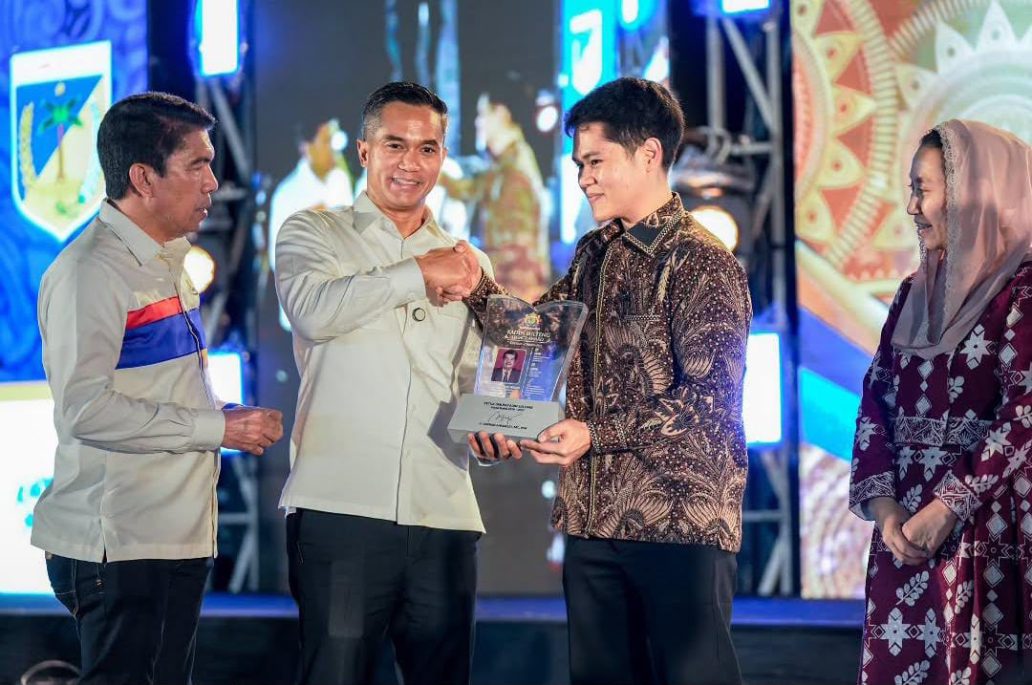 Berita Almarhum Murad Husain Raih Penghargaan Legacy Award dari KADIN Indonesia