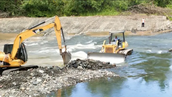 PT.KLS Kerahkan Alat Berat Normalisasi Bendungan Mengairi 1007 Ha Sawah di Moilong