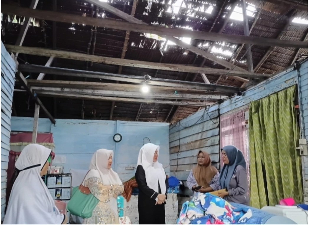 Keluarga Murad Bantu Renovasi Rumah Warga Tak Layak Huni di Luwuk